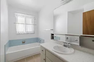 958 E Yorkshire Dr, Stockton, CA 95207 - Photo 13