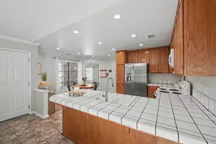 1072 W Eleanor Ln, Manteca, CA 95337 - Photo 13