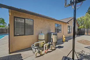 1072 W Eleanor Ln, Manteca, CA 95337 - Photo 29