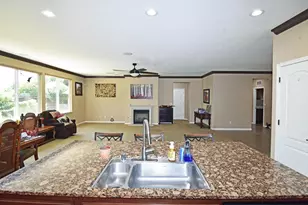 2000 Thomas Taylor Dr, Hughson, CA 95326 - Photo 15