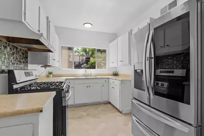 2710 D Street, Sacramento, CA 95816 - Photo 17
