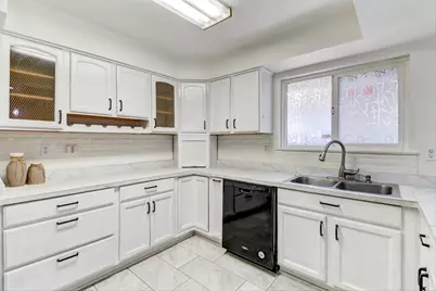 8046 Grandstaff Drive, Sacramento, CA 95823 - Photo 17