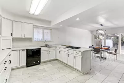 8046 Grandstaff Drive, Sacramento, CA 95823 - Photo 19