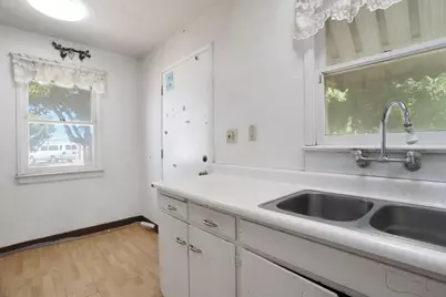 660 E North Street, Manteca, CA 95336 - Photo 17