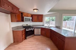 7804 McClintock Way, Sacramento, CA 95828 - Photo 3