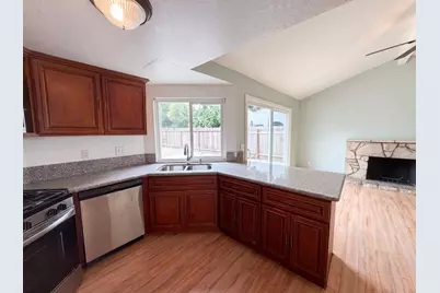 7804 McClintock Way, Sacramento, CA 95828 - Photo 7