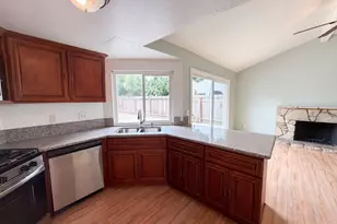 7804 McClintock Way, Sacramento, CA 95828 - Photo 7