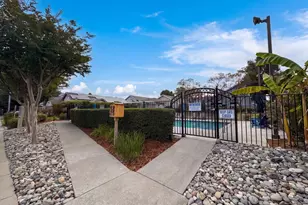 6310 Laguna Mirage Ln, Elk Grove, CA 95758 - Photo 33