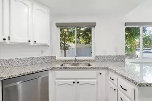 7 Windbrook Ct, Sacramento, CA 95823 - Photo 9