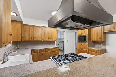 6573 S Land Park Drive, Sacramento, CA 95831 - Photo 11