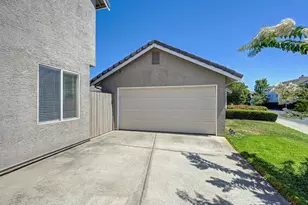 7423 Woodville Ln, Sacramento, CA 95842 - Photo 3