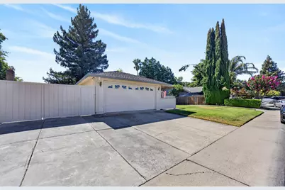 8541 Diamond Oak Way, Elk Grove, CA 95624 - Photo 3