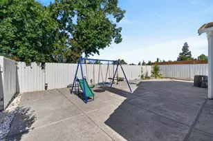 8438 Cold Water Ct, Elk Grove, CA 95624 - Photo 31