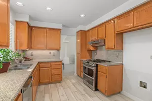 19 Hallwood Ct, Sacramento, CA 95823 - Photo 15