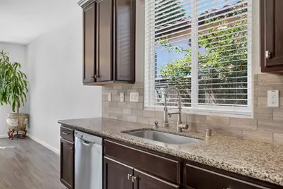 10092 Avocado Way, Elk Grove, CA 95757 - Photo 9