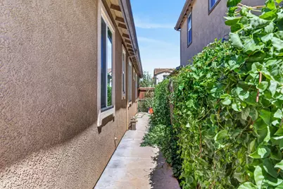 10092 Avocado Way, Elk Grove, CA 95757 - Photo 47