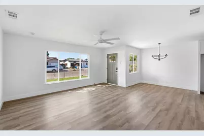 4056 E Brentwood Avenue, Fresno, CA 93703 - Photo 9