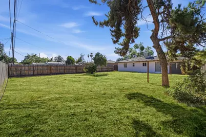4056 E Brentwood Avenue, Fresno, CA 93703 - Photo 31
