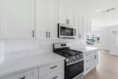 4056 E Brentwood Avenue, Fresno, CA 93703 - Photo 17