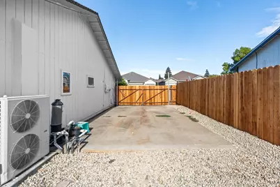 9801 Amenity Circle, Elk Grove, CA 95624 - Photo 47