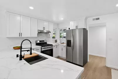 4304 Iowa Avenue, Sacramento, CA 95824 - Photo 7