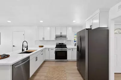 4304 Iowa Avenue, Sacramento, CA 95824 - Photo 5