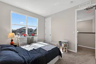 8285 Courage Dr, Sacramento, CA 95829 - Photo 17