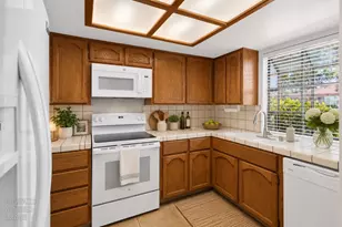 208 Wales Dr, Folsom, CA 95630 - Photo 5