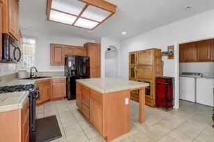 20 Loma Verde Ct, Sacramento, CA 95822 - Photo 9