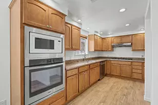5828 N Haven Dr, North Highlands, CA 95660 - Photo 9