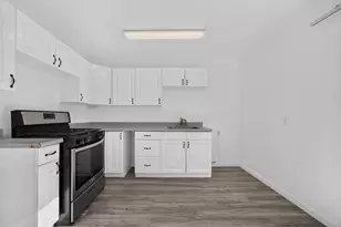 5604 Bonniemae Way, Sacramento, CA 95824 - Photo 9