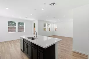 1043 Ginkgo Cir, Davis, CA 95618 - Photo 3