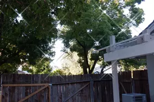 8425 Vintage Park Dr, Sacramento, CA 95828 - Photo 17