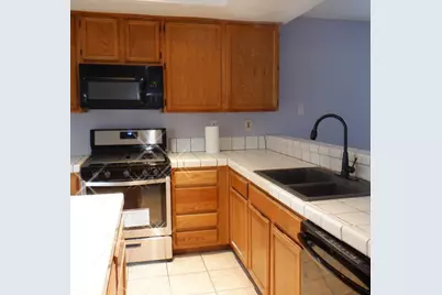 8425 Vintage Park Drive, Sacramento, CA 95828 - Photo 11