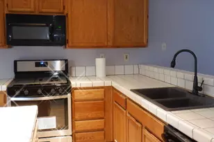 8425 Vintage Park Dr, Sacramento, CA 95828 - Photo 11