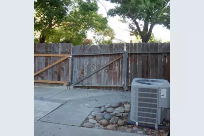 8425 Vintage Park Drive, Sacramento, CA 95828 - Photo 13