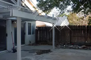 8425 Vintage Park Dr, Sacramento, CA 95828 - Photo 15
