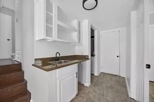 10036 Vanguard Dr, Sacramento, CA 95827 - Photo 17