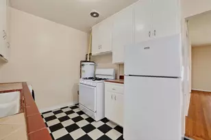 2717 V St, Sacramento, CA 95818 - Photo 3