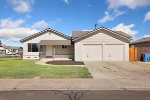 436 N Fremont St, Manteca, CA 95336 - Photo 1