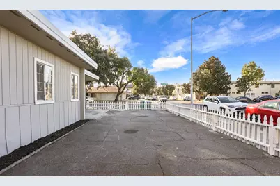 702 E Oak Street, Stockton, CA 95202 - Photo 9