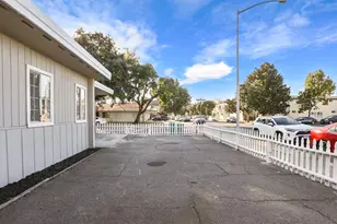 702 E Oak St, Stockton, CA 95202 - Photo 9