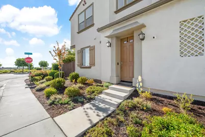 8987 Upbeat Way, Elk Grove, CA 95757 - Photo 5