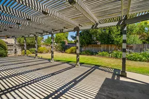 7247 Havenside Dr, Sacramento, CA 95831 - Photo 23