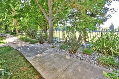 7809 Park River Oak Circle, Sacramento, CA 95831 - Photo 5