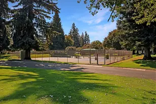 941 Commons Dr, Sacramento, CA 95825 - Photo 21