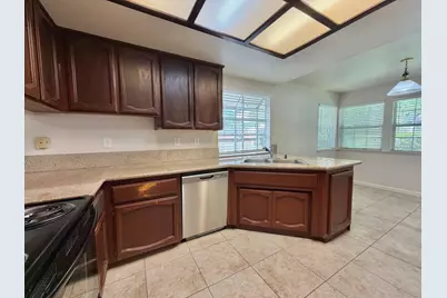 8561 Vintage Park Drive, Sacramento, CA 95828 - Photo 13