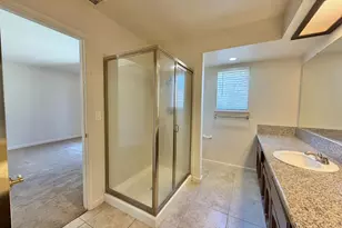 8561 Vintage Park Dr, Sacramento, CA 95828 - Photo 17