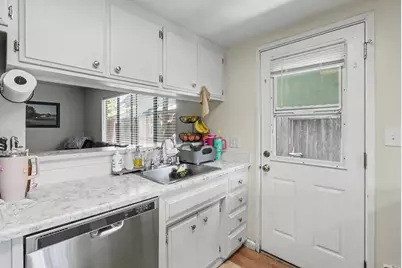 2213 Roselake Avenue, Sacramento, CA 95825 - Photo 7