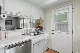 2213 Roselake Ave, Sacramento, CA 95825 - Photo 7